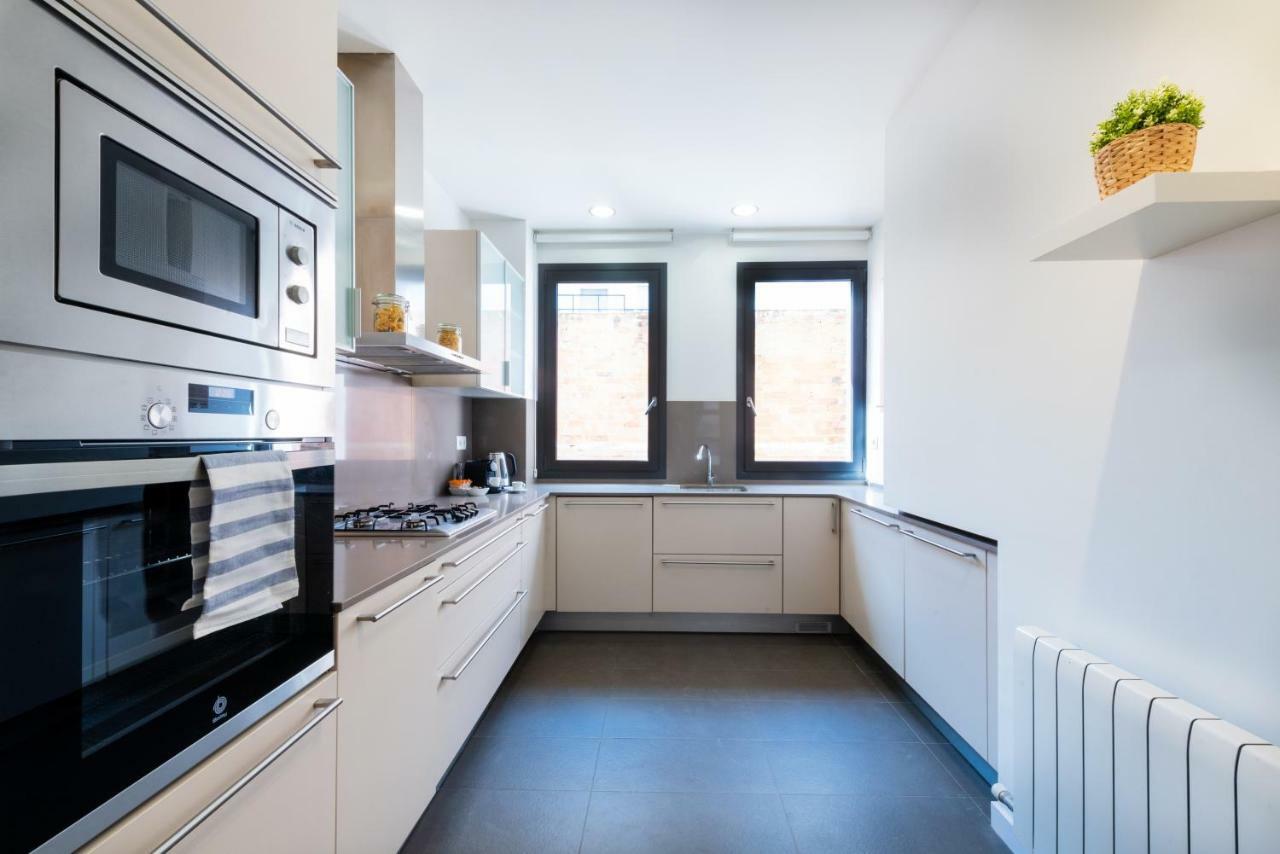 Petit Luxe Tobella Esquerra Apartment Terrassa Bagian luar foto