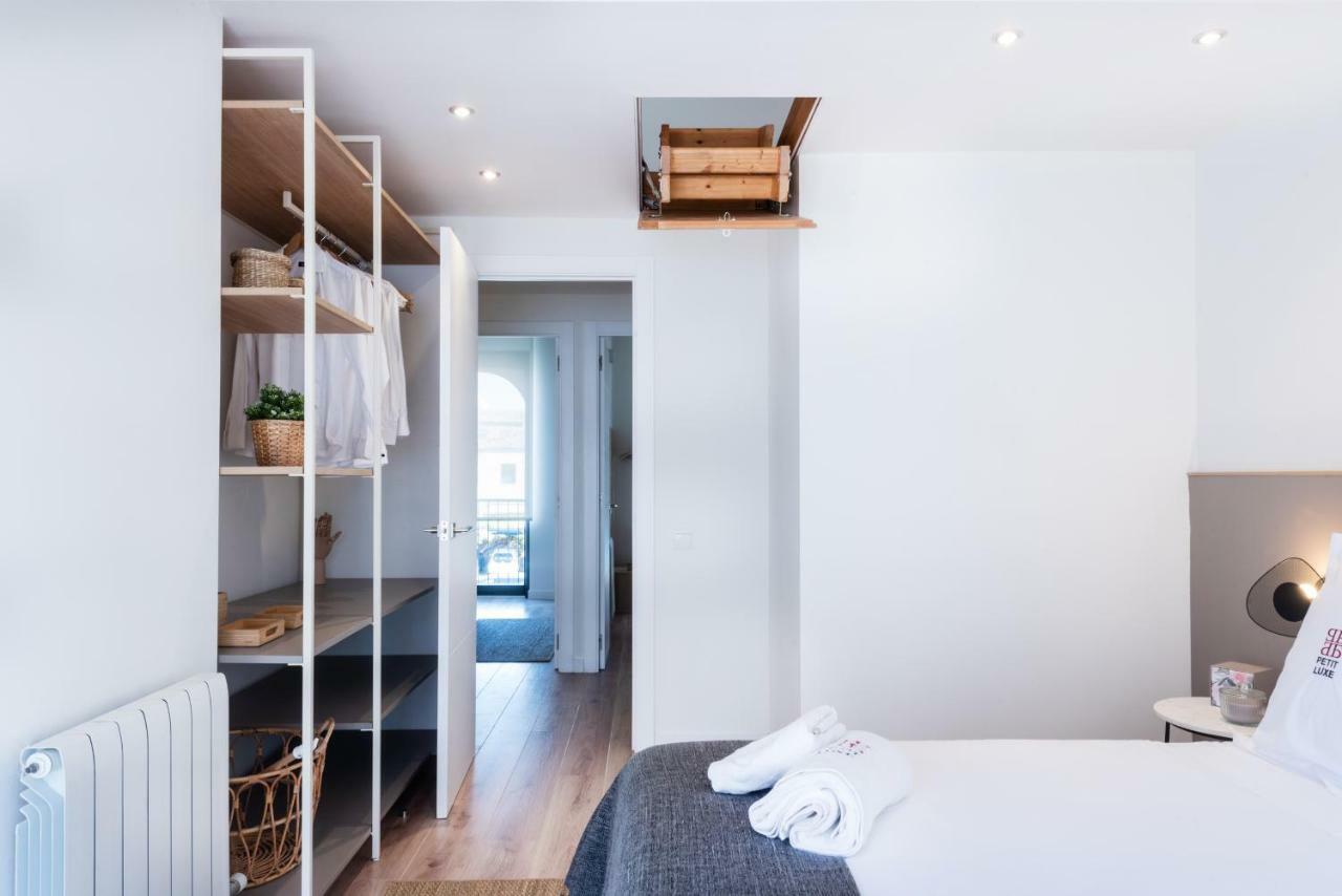 Petit Luxe Tobella Esquerra Apartment Terrassa Bagian luar foto