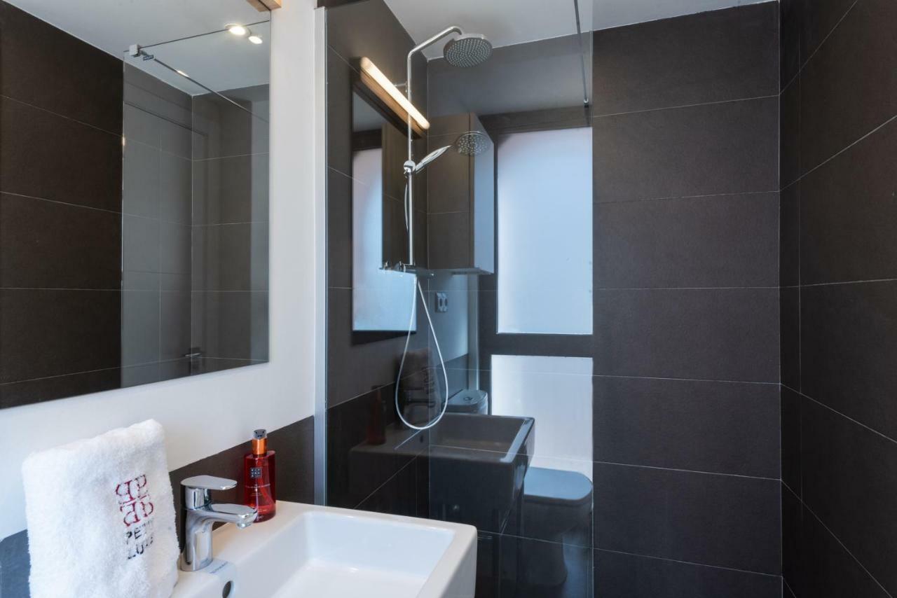 Petit Luxe Tobella Esquerra Apartment Terrassa Bagian luar foto